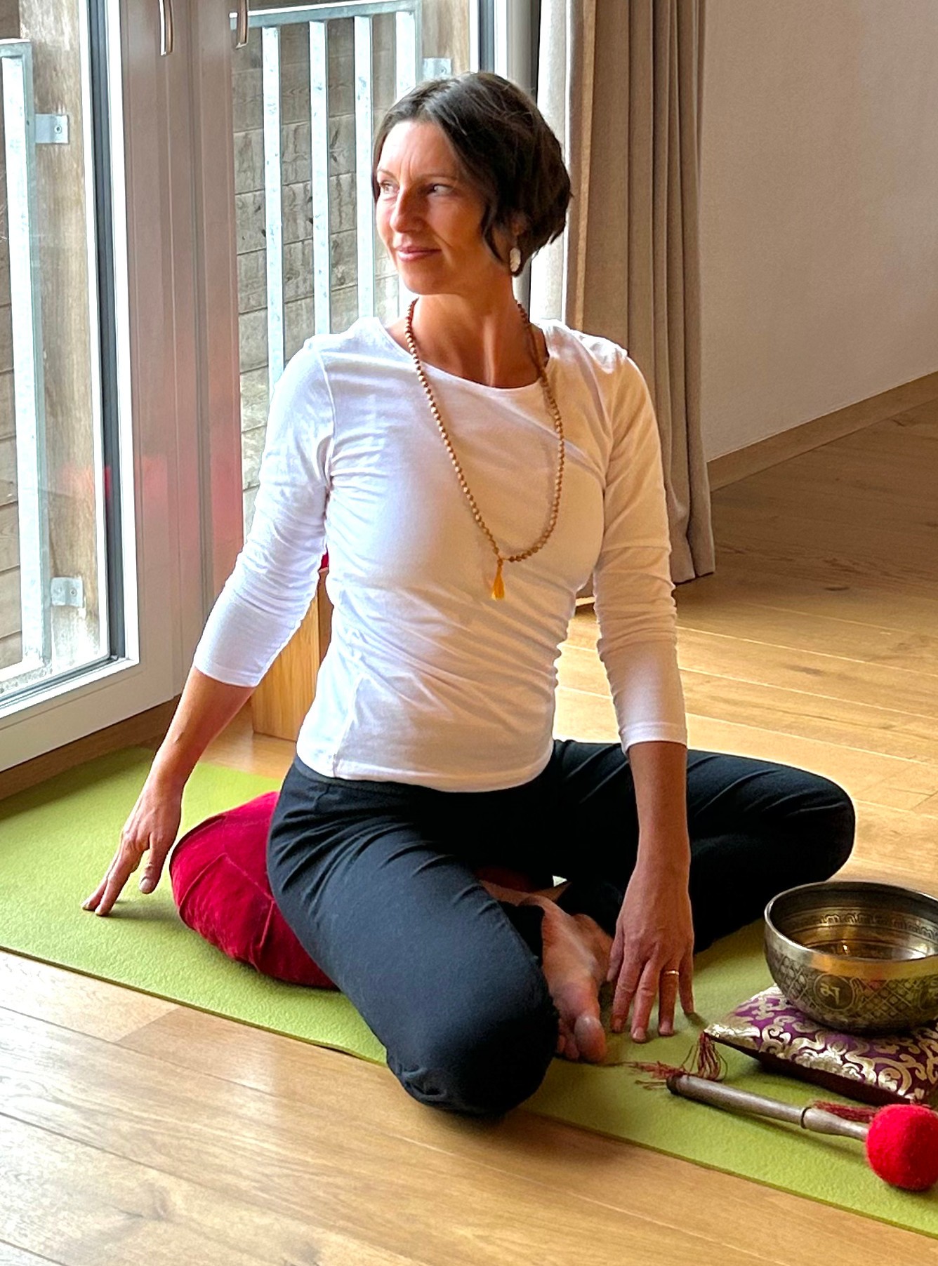 Jacqueline Fischer | Pränatal- und Postnatal-Yoga bei Family Bloom